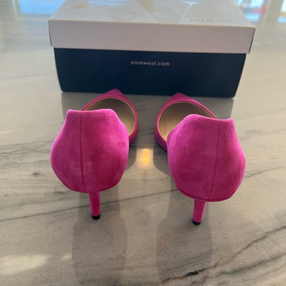 Nine West Pointy Toe Kitten Heels. 
5.5, (fits like 6), Pink Suede. NEVER worn! - Picture 3 of 7